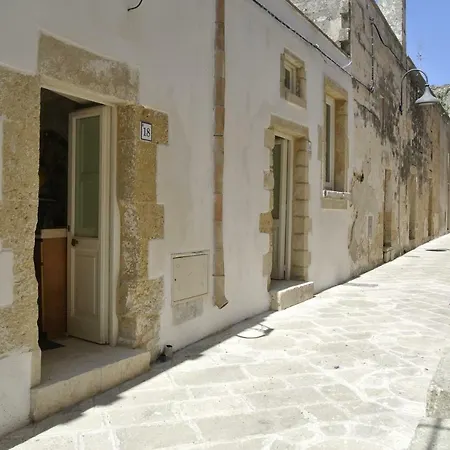 Odegos Monolocali Vico Sant'Antonio Villa Carpignano Salentino Exterior photo